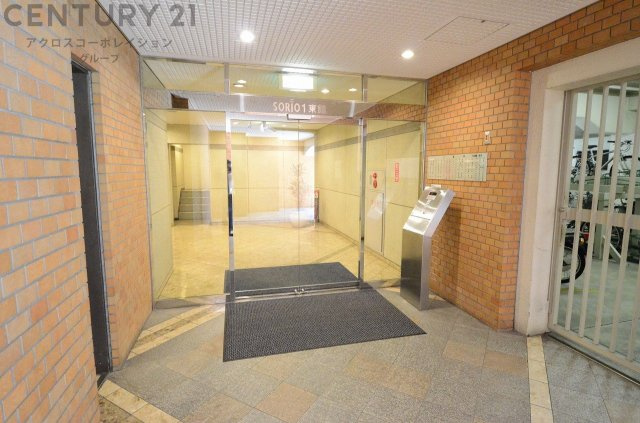 設備がすべて新品：　キッチン、浴室、トイレ、洗面化粧台などの水回り設備が新調されています。