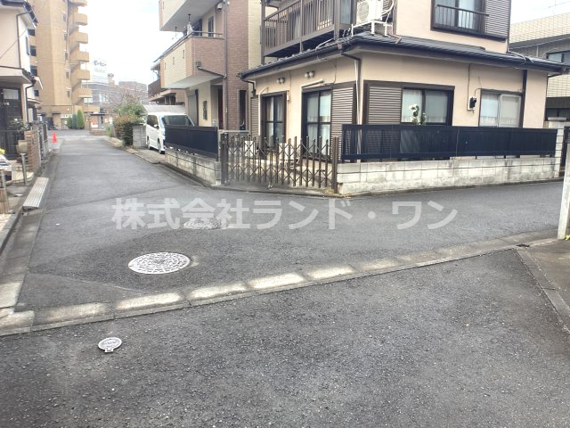 陽当たりの良い南西角地です