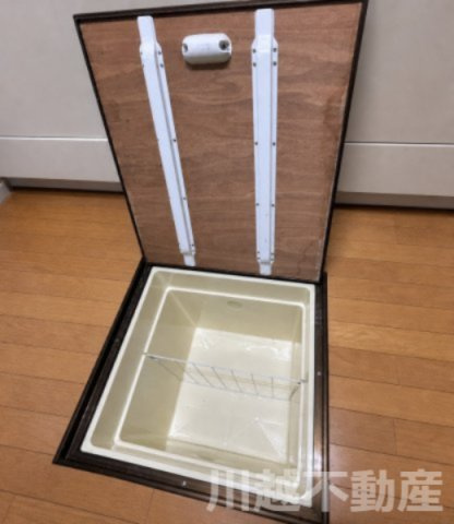 キッチンには嬉しい床下収納庫付き