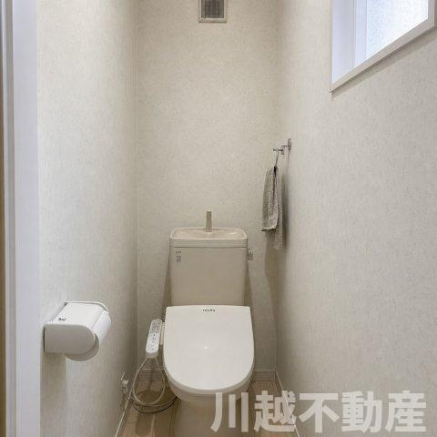 清潔感のある1階トイレ（清掃用具等消去の為加工しています）
