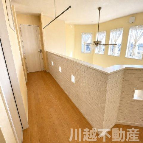 2階の廊下と吹抜