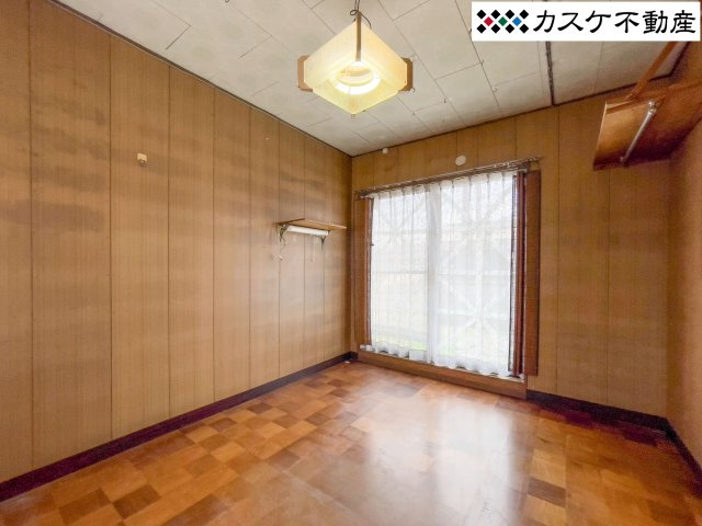どんな用途にも使いやすいフラットな居室です。来客用の予備室やトレーニングルームなど、趣味を全力で楽しむための空間としても。日当たりが良いため、冬場も暖かく過ごせる快適なプライベートルームです。　