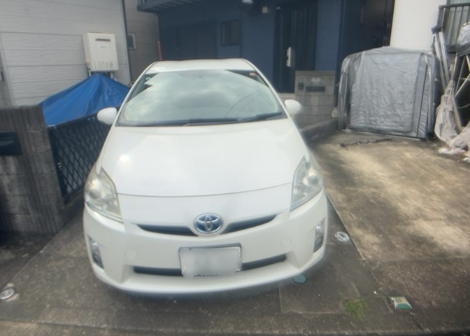 敷地内にはお車1台を駐車できるカースペースを完備しています。お車だけでなくバイク置場や駐輪場としての活用も可能で、マイカーをお持ちの方や通勤通学で自転車・バイクを利用する方にも嬉しい設備です。