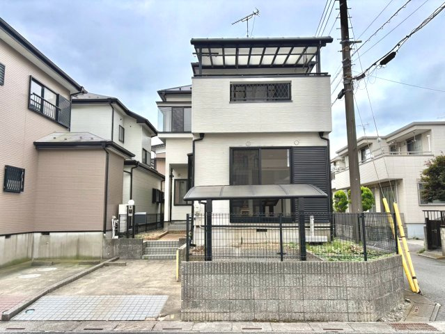 全居室6帖・全居室に収納がある4LDK・屋根裏収納付き！2026年6月リフォーム済み！ワンフロアに水回りの集中した家事ラク動線です！詳細資料やご見学予約もお気軽にお問い合わせください！