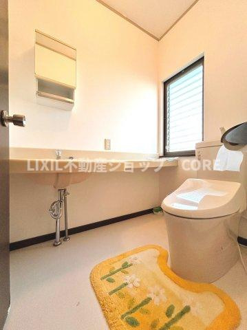 トイレスペースが1・2階にございますので、朝の混雑時に家族が分散して使用できます。