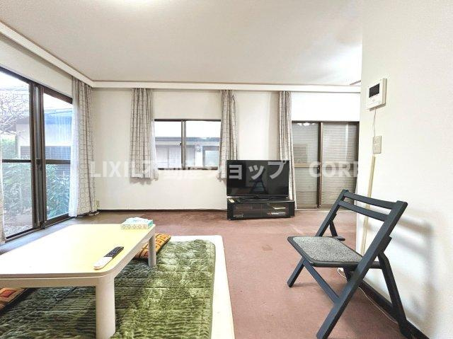 家具の配置がしやすい広さを確保しつつ、窓が多い設計は色々な角度から光が取り込める間取りです。