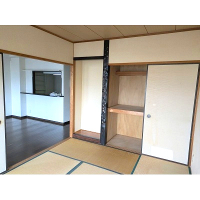 床の間付きの情緒漂う和の空間♪