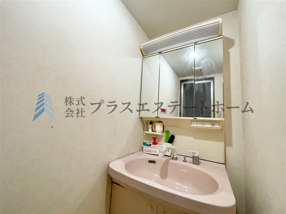 大型洗面器は、洗顔・洗髪はもちろん、つけ置き洗いなどにも便利です♪
