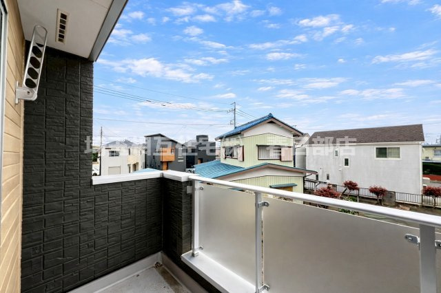 南向きバルコニーで陽当たり良好・お洗濯物もカラッと乾きそうです。
