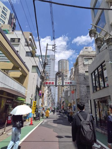 グルメタウン中目黒　中目黒銀座には世界のおいしいものが集まっています。