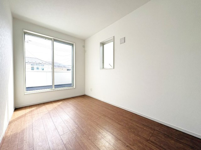 2階5.0帖/さまざまな家具を取り入れやすいナチュラルな内装。　