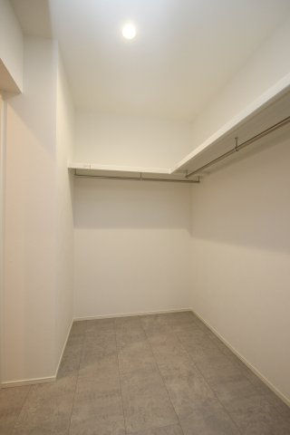 玄関→SICから続くファミクロ。帰宅後すぐ着替えられる動線を確保。【プラン例】建物価格2240万円、建物面積110.13？
