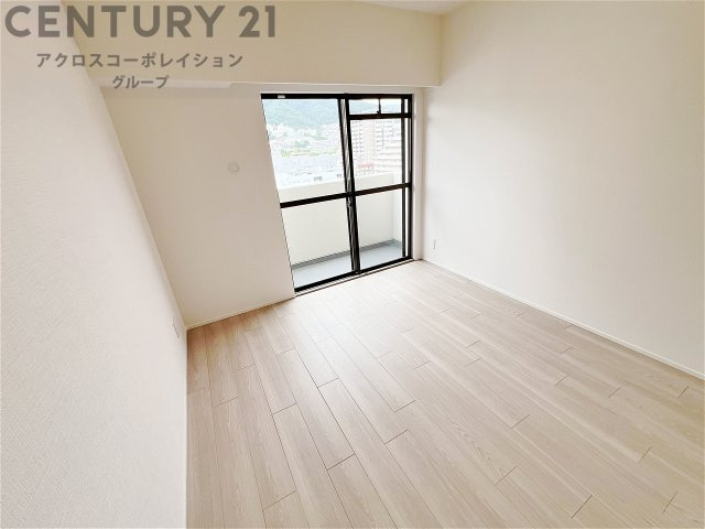 子供部屋…創造性や成長を促す遊びの空間を提供。学習や趣味に集中できる環境を整えます。個別のプライベートスペースは自己表現と自立心を育み、心地よい睡眠環境を整えリラックスできる場所を提供。