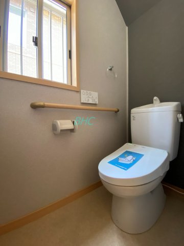 プライベート空間として機能や内装にこだわった、優しい雰囲気のトイレはリラックス空間へ。