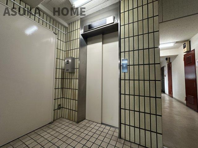 綺麗に整備されたエントランス部分です。荷物の多い時など助かりますね。