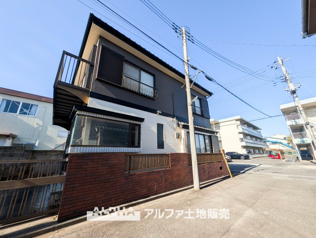 【Blue　sky】　◆青空に包まれて◆ベランダから望む紺碧の空。外を眺め時を忘れるなんて、ひさしかたぶりだろうか。こんなにも広く美しい情景が我が家にも広がっているなんて。こんな時間を大切にしたい。