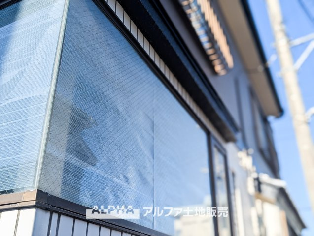 【House　of　the　Sun】　◆明るい家◆太陽の温かな光がお家全体を照らす。そこには目を輝かせ笑顔で見つめてくれる君がいて、「ただいま」の言葉がこだまする。そんな君の瞳に恋している。