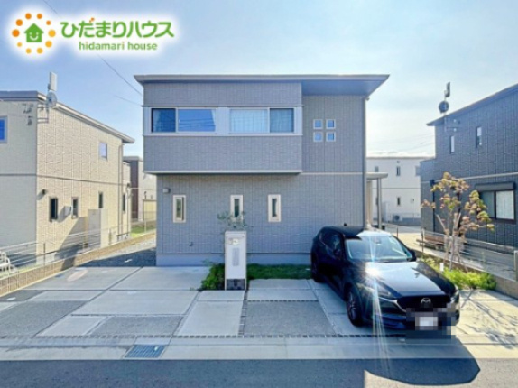 落ち着いたカラーが洗練された印象を与える外観です。