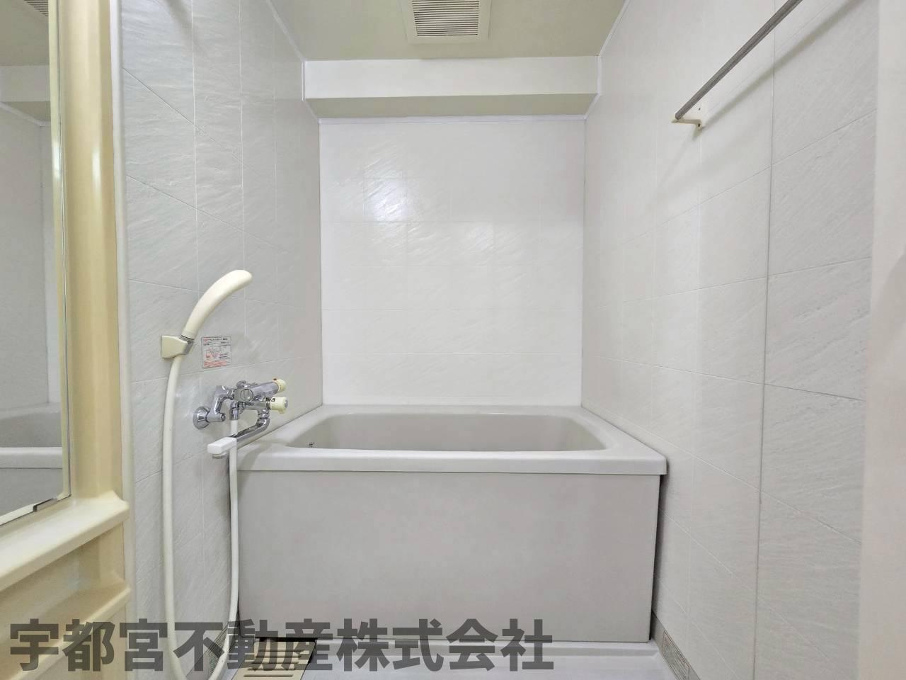 お風呂のすぐ横が洗面脱衣所なので、脱衣や着替え、タオルなどの準備がスムーズに行えます。