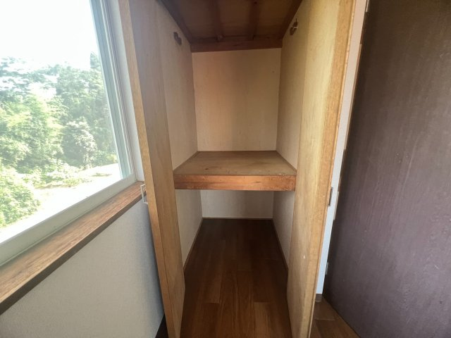 奥行きのある押し入れ収納で季節物の家具や布団もすっきり収まります