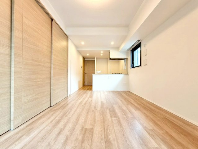 奥行きがあり、ダイニングと寛ぎを分けやすい。来客時も使いやすいLDKです。