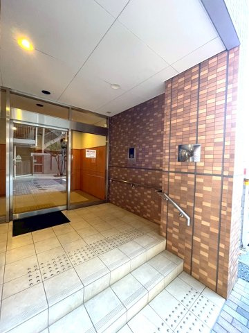 駐車場・駐輪場・ゴミステーションに行き易いサブエントランスも有ります♪