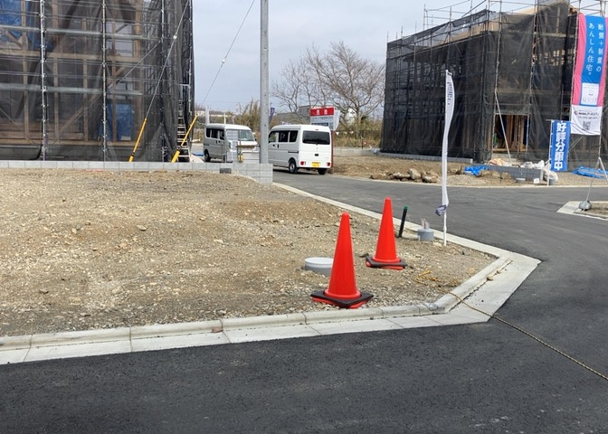 家を建てる前提で土地を探している場合、地盤の丈夫さは譲れない条件の一つです。地盤が脆弱だと追加工事が必要となります。また、過去に地盤沈下や液状化現象を起こした土地は、できるだけ避けた方がいいでしょう。