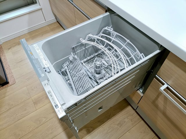 【食洗器】　食後の片付けをサポートしてくれる便利な食洗機付き