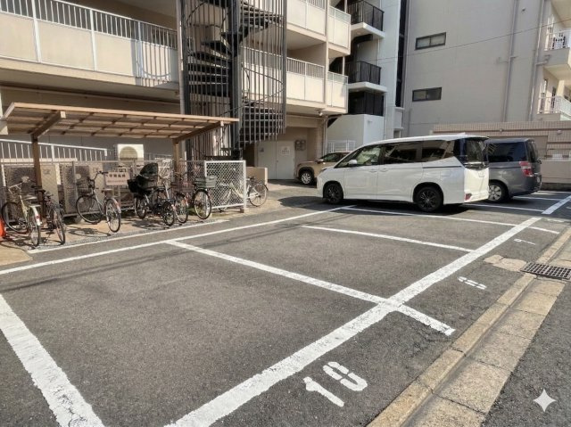【駐車場】空き状況はお問合せ下さい。