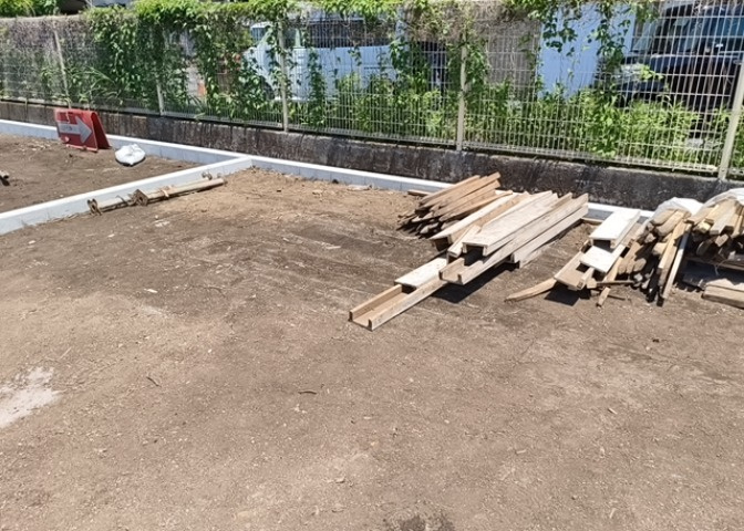 土地の形が極端に長細かったり、狭小地、あるいは道路との高低差がある傾斜地だった場合、後々売ろうとしても買い手がつかない場合もあります。後々、売却することになった時に価値の下がらない土地を選びましょう。