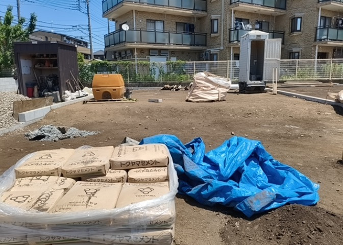 隣家の土地はどうなっているのか、生活利便施設が近くにあるのか、学校まで近いかなど、お客様のライフスタイルにあわせたイメージが重要です。また、近くにあると困る施設が近くにないかも確認するといいでしょう。