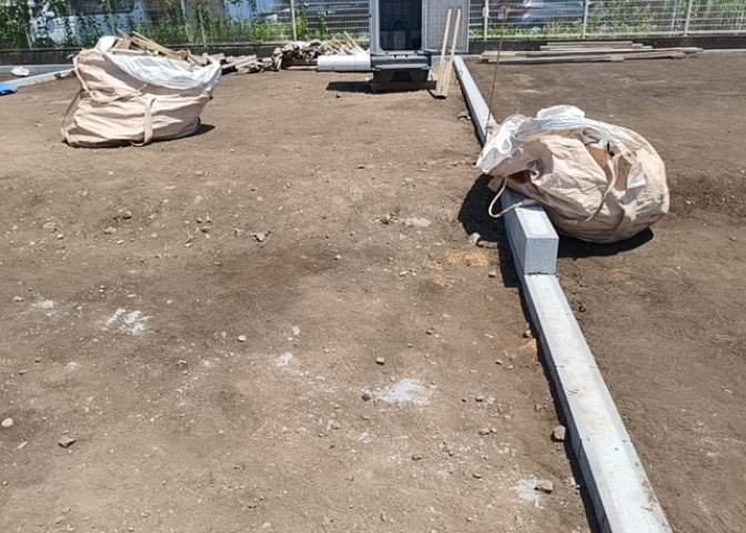 家を建てる前提で土地を探している場合、地盤の丈夫さは譲れない条件の一つです。地盤が脆弱だと追加工事が必要となります。また、過去に地盤沈下や液状化現象を起こした土地は、できるだけ避けた方がいいでしょう。