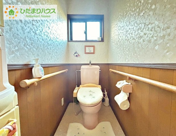 1・2階にトイレあり。階段を降りなくてもいいので、高齢者の方にも優しい☆彡