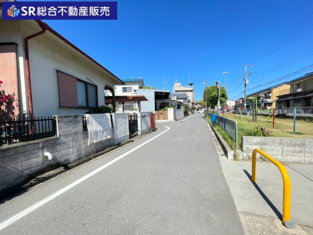 目の前が公園です！お子様の遊んでる姿が見れるので安心です。