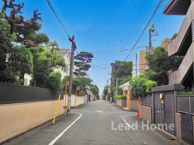 緑豊かで落ち着きのある良好な住環境が魅力的なエリアです！歩道や視界も広く安心して歩行できます♪