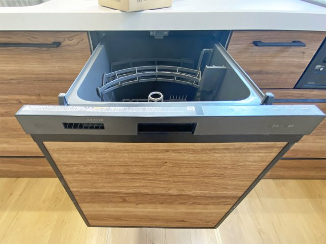 時短の強い味方、食洗機。お料理中もご家族との対話が楽しめる対面式キッチン