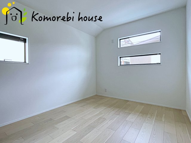 落ち着いて過ごせるお部屋なので、寝室にいかがでしょうか
