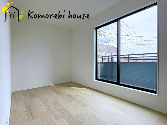 コンパクトで使いやすい洋室です