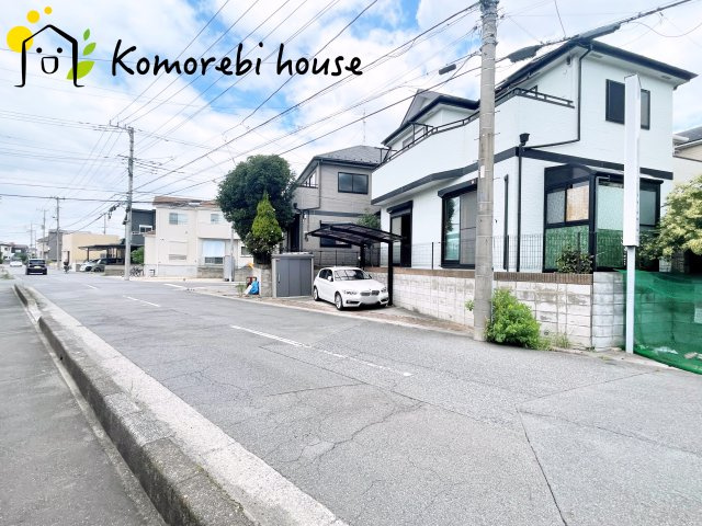 前面道路含む現地写真です