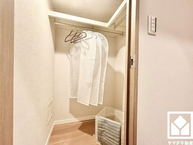 収納力豊富なファミリークローゼット付き。お洋服はもちろん、スーツケースなどの大物もしっかり収納できます。