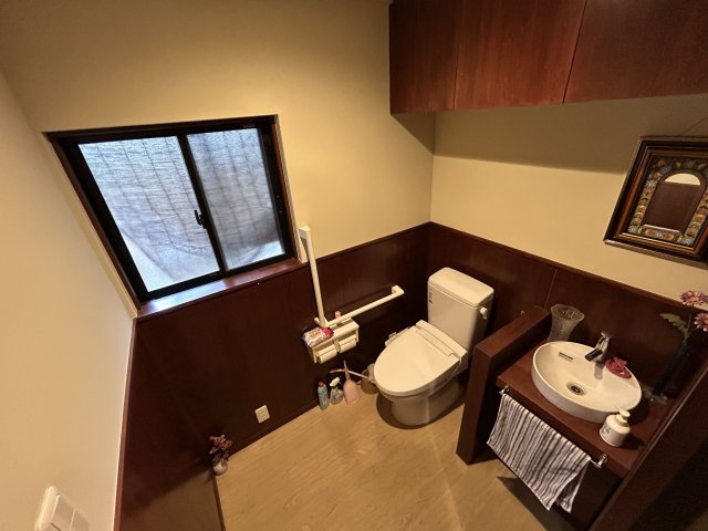車いす対応のトイレで安心です。