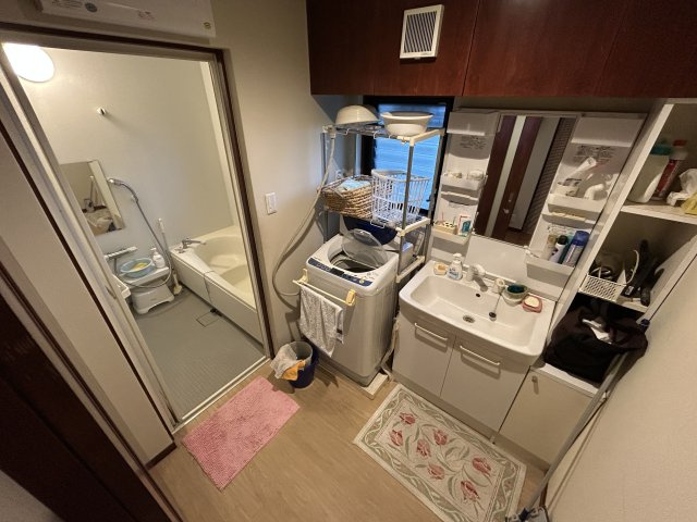 天袋付きで洗剤などのストックもできます。