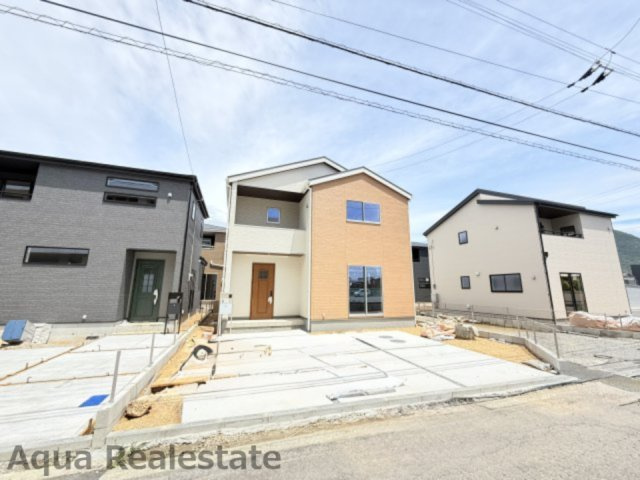 前面道路含む現地写真です