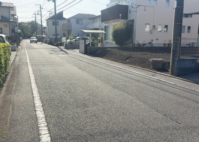 土地の形が極端に長細かったり、狭小地、あるいは道路との高低差がある傾斜地だった場合、後々売ろうとしても買い手がつかない場合もあります。後々、売却することになった時に価値の下がらない土地を選びましょう。