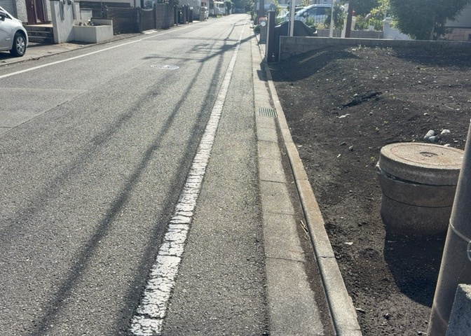土地を買う際、住む地域の自治体や福祉の補助制度にも注目してみましょう。子供や老人の医療補助やゴミ出しのルールなど、自治体によってルールに大きな違いがあるため、暮らしやすい土地で判断するとよいでしょう。
