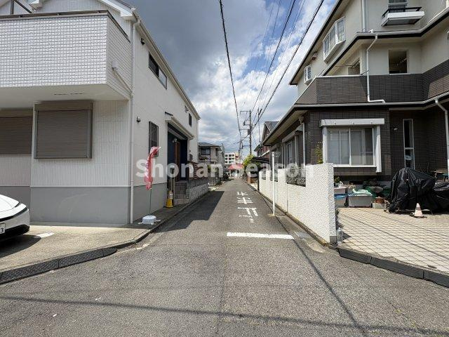 角地につき、開放感のある立地にございます。　採光・通風ともにたっぷり取り入れられますよ♪