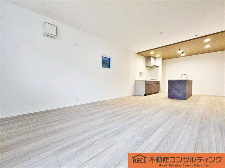 前面道路幅員6.1ｍで駐車も楽々！