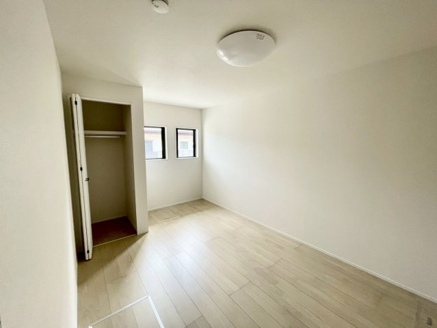日当たり風通しともに良好！明るく朝を迎えられるつくりになっています♪