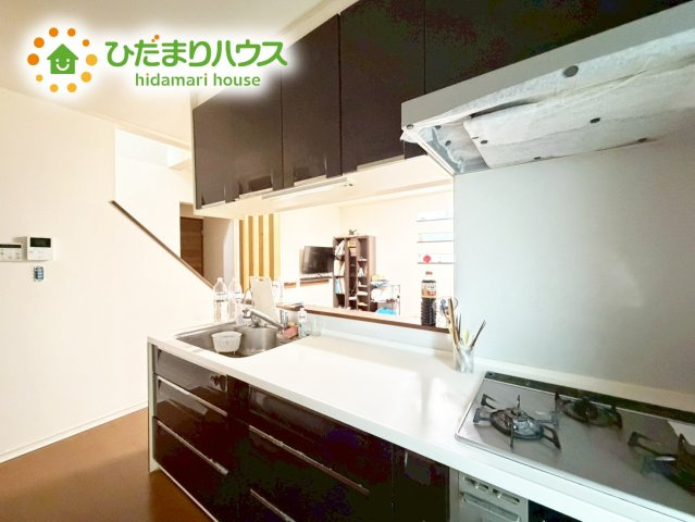 料理をしながらでも、ご家族との会話を楽しめる対面式キッチン