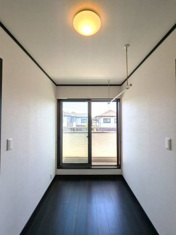 陽当たりも良く、使いやすいランドリースペースです。　毎日の洗濯も楽しみがありますね！